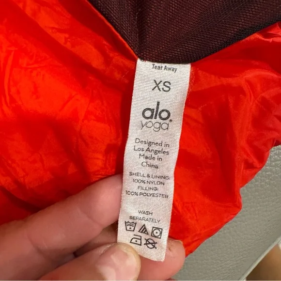 ALO Yoga Gold Rush Puffer Coat size XS Cropped Jacket in Orange Red - Picture 8 of 8